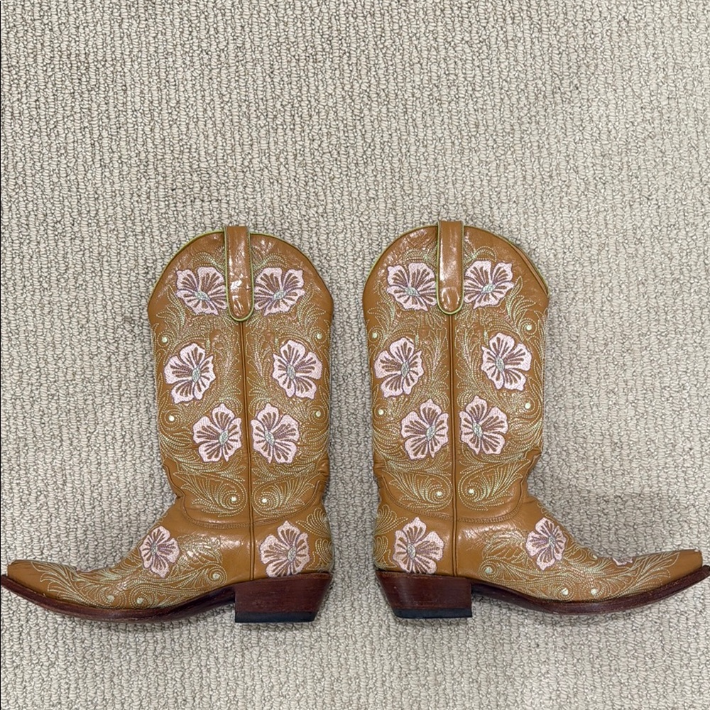 Floral Embroidered Tan Western Boots
